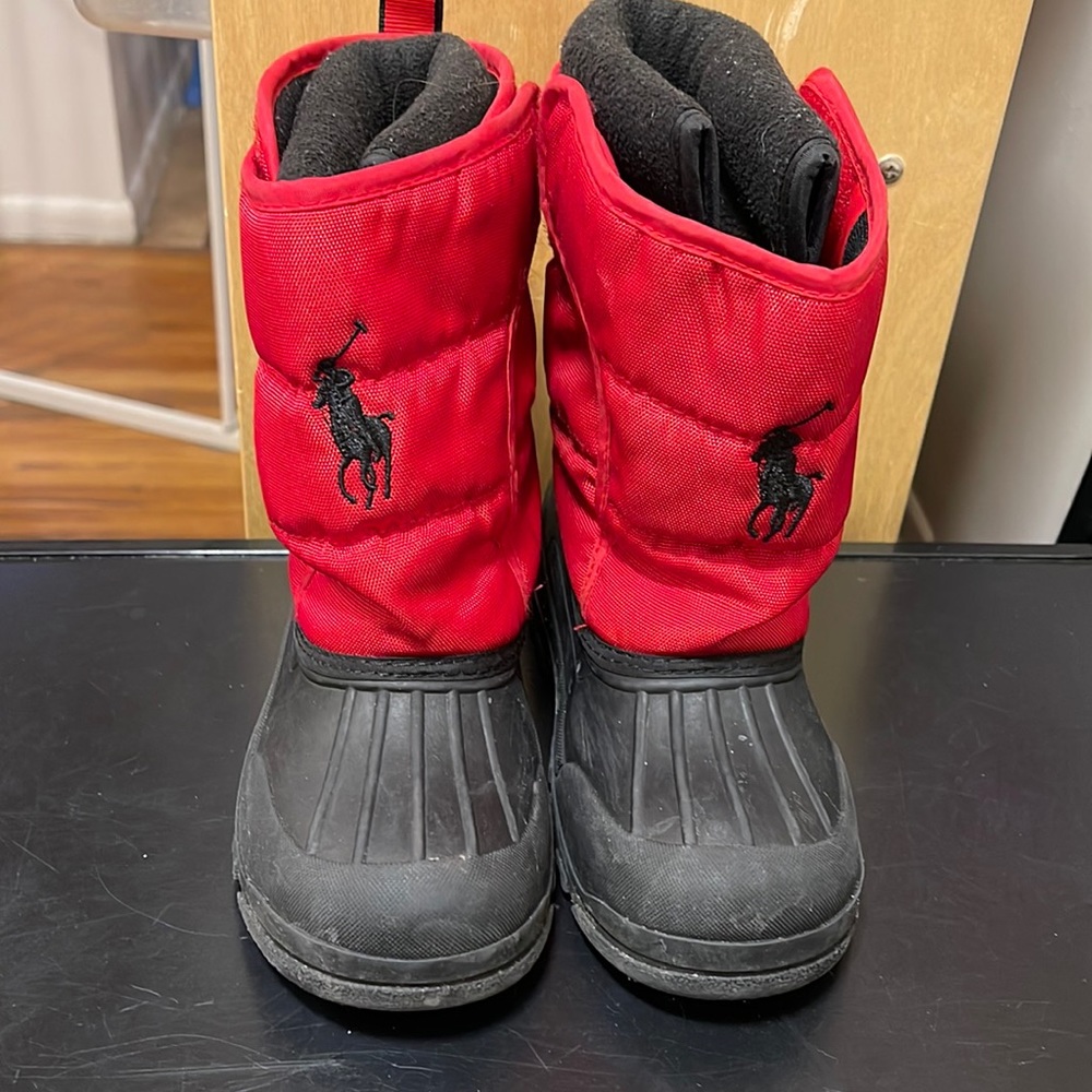 Snow boots